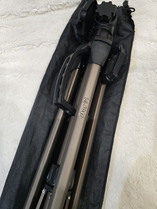 2 бр. Стативи Hama Star 61 с оригинални чанти