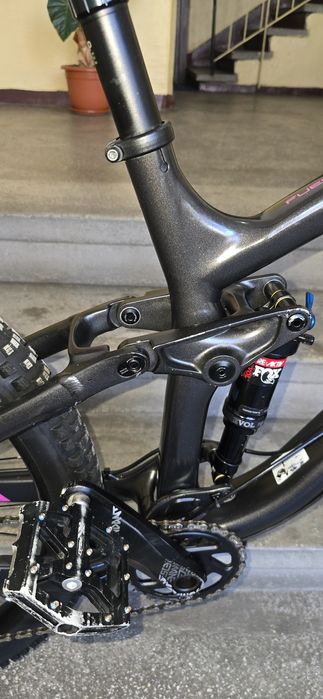 Bicicleta full suspension Trek