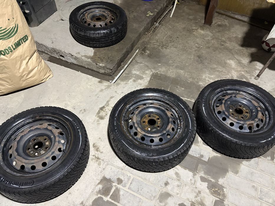 Продам зимние шины с дисками