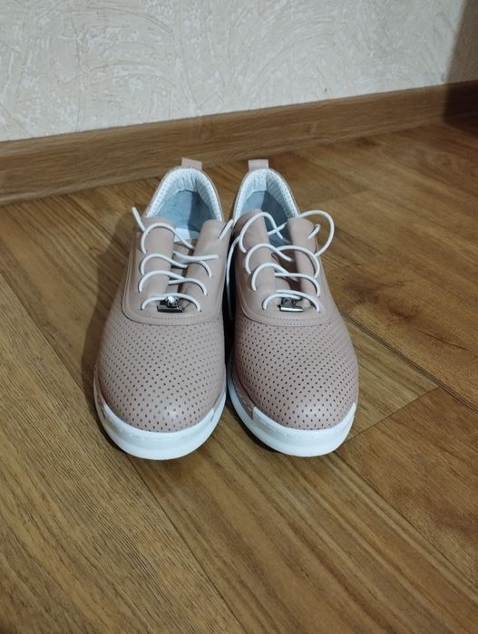 Продам женскую обувь