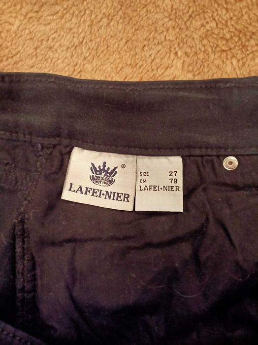 Стильные женские джинсы