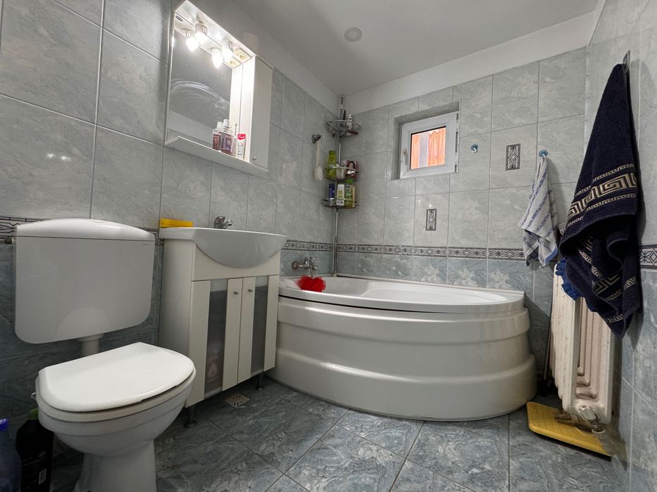 Apartament cu 3 camere