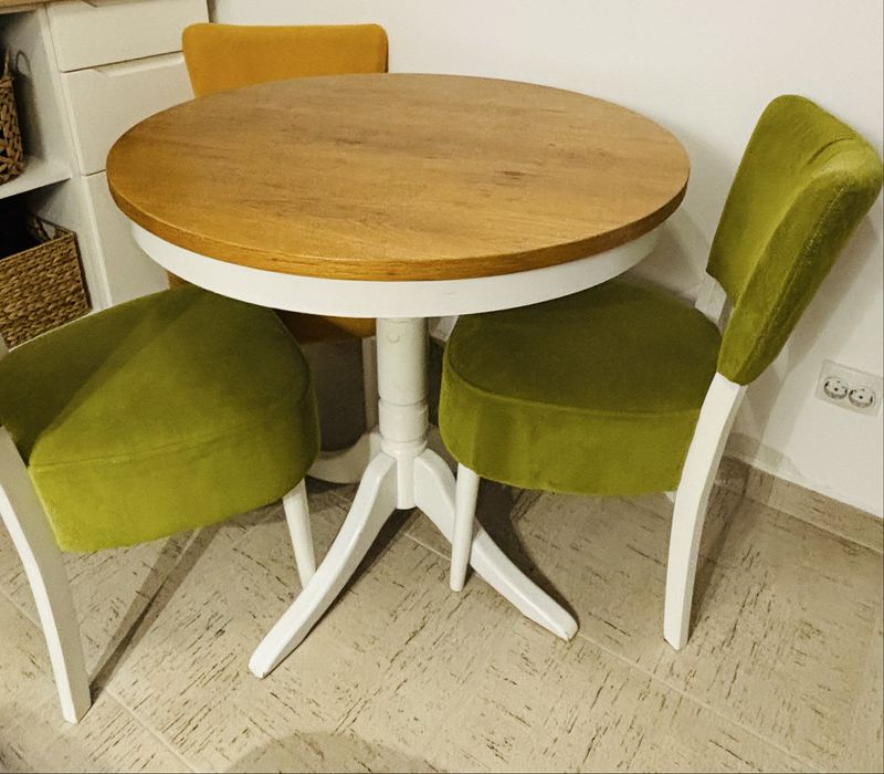 Set masa rotunda cu 4 scaune tapitate