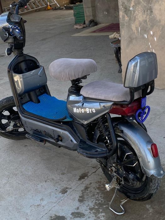 Скутер  электрвелосипед