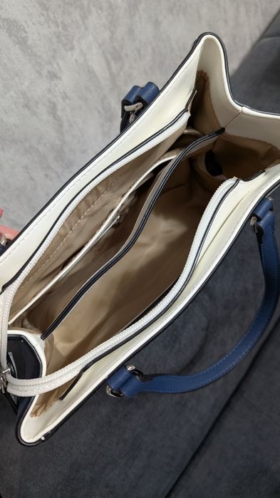 Дамска чанта Guess