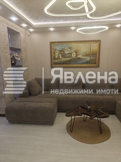 Дава се под наем Тристаен апартамент в Варна, Център - 100 кв.м за 1450 € - Снимка #1