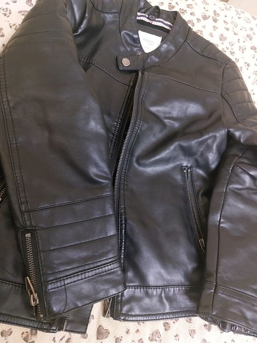 Продам куртку детскую