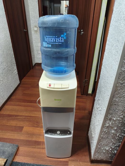 Диспенсер для воды  SEVENS