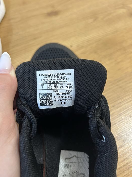 Продавам маратонки Under Armour