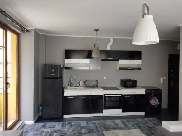 Дава се под наем Двустаен апартамент в Бургас, Център - 56 кв.м за 127.5 € - Снимка #3