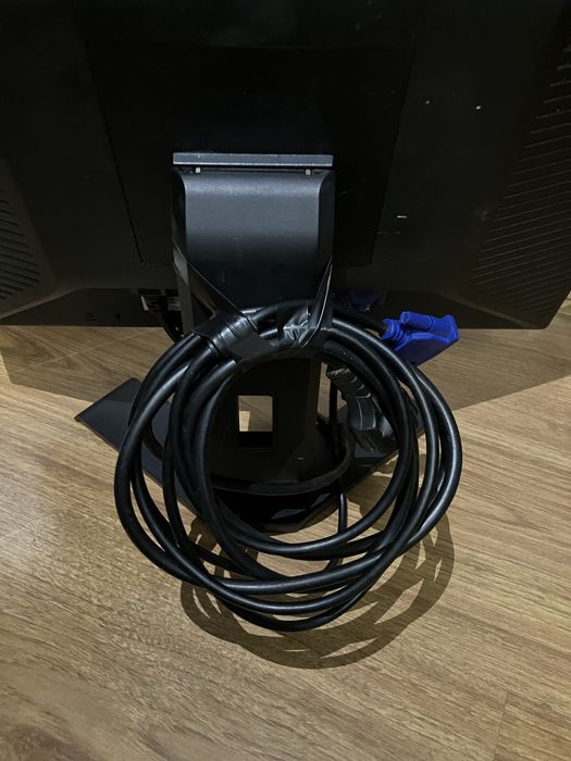 Мониторы 2 шт рабочие DEL и AOC