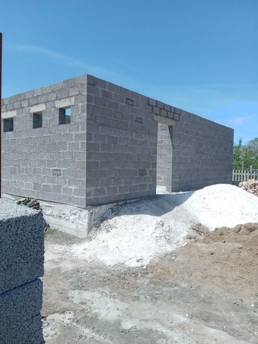 Каменщик кладка кирпича