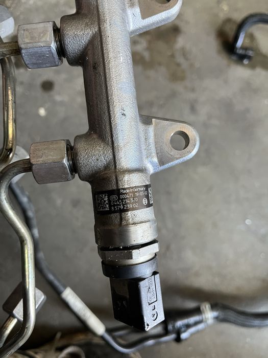 Помпа/дюзи/рейл бмв х1 ф48 1.8д 150 ( pompa/diuzi/reil bmw x1 f48 1.8d