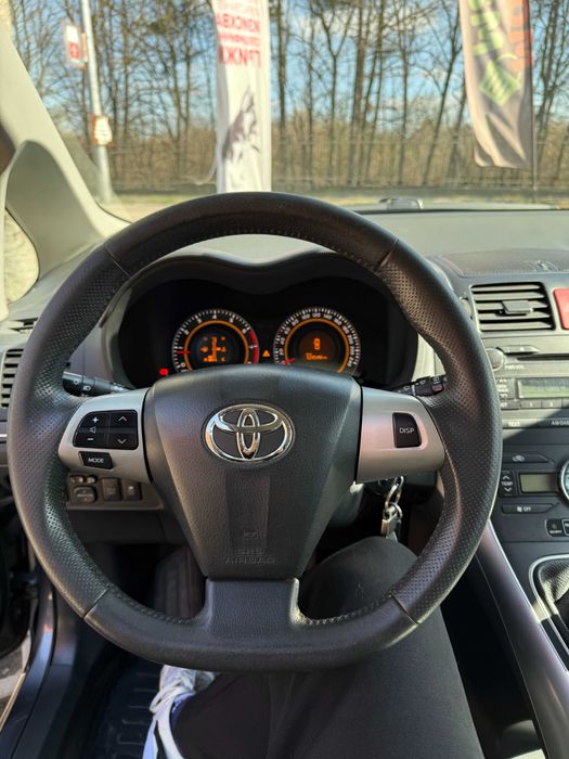 Toyota Auris 1.4 VVT-I Facelift ПЕРФЕКТНА!