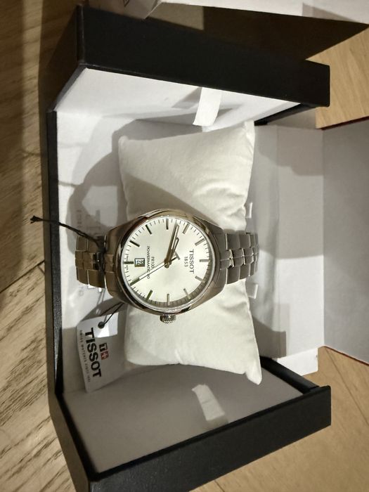 Продам часы Tissot новые