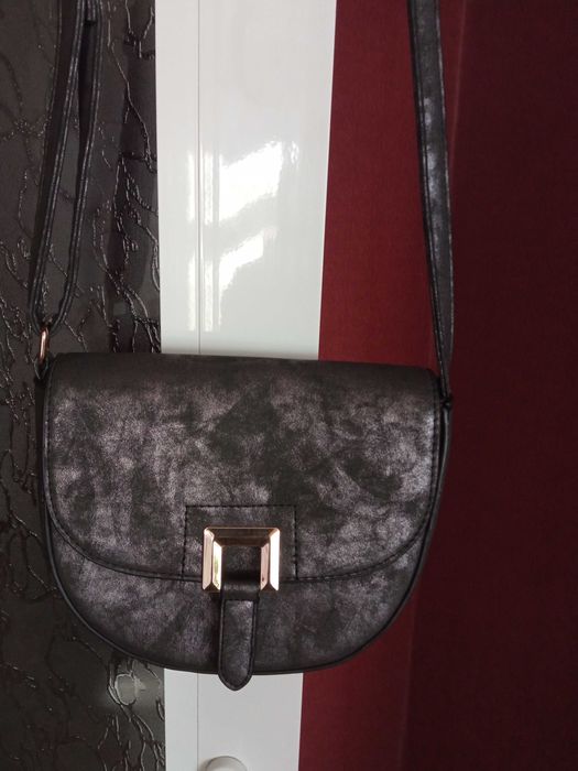 Дамска чантичка през рамо