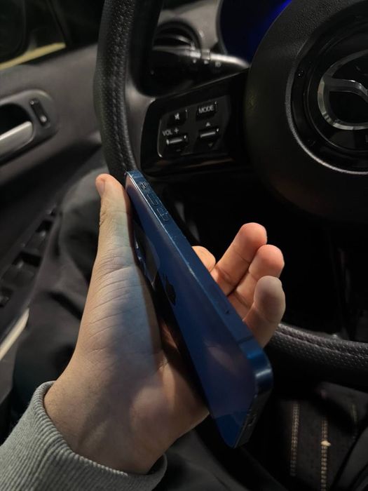 Продам iPhone 12