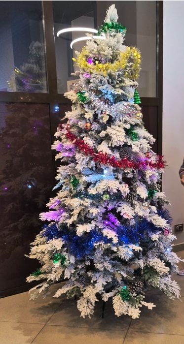 Продаётся новогодняя ёлка