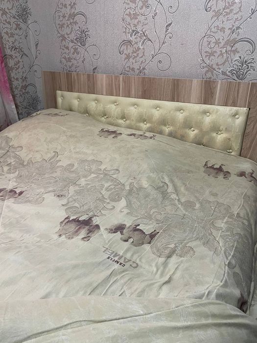 Двуспальная кроват