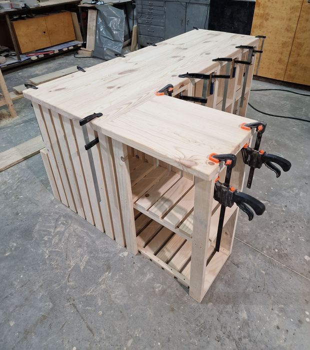 Дървено     бюро