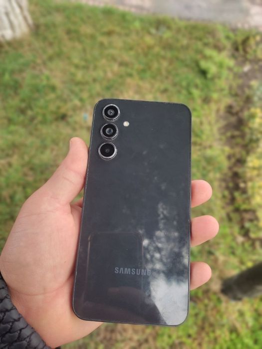 Samsung Galxy A54 5g.Xotira 128 gb 2 ta simkarta imeka utgan qonuniy..