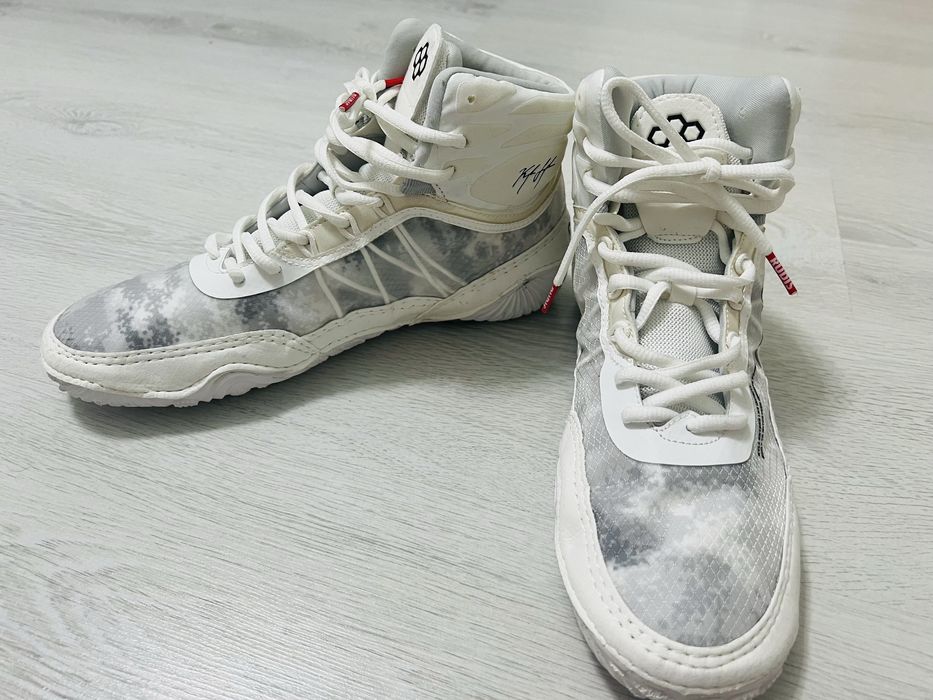 Продам новые кроссовки для бокса