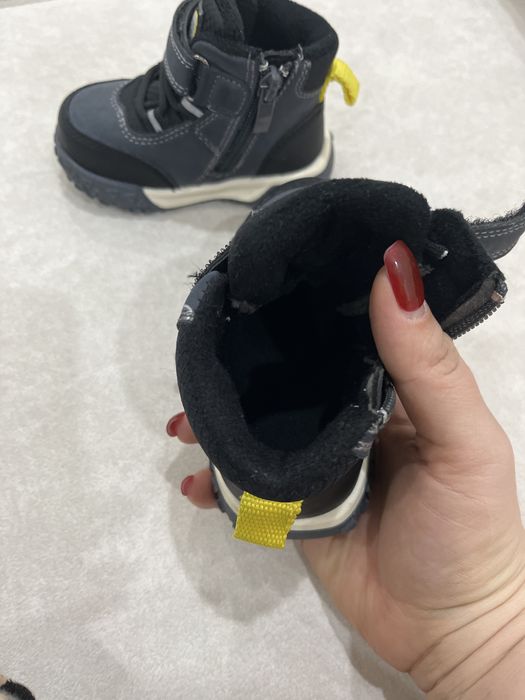 Продам детские ботинки демисезон