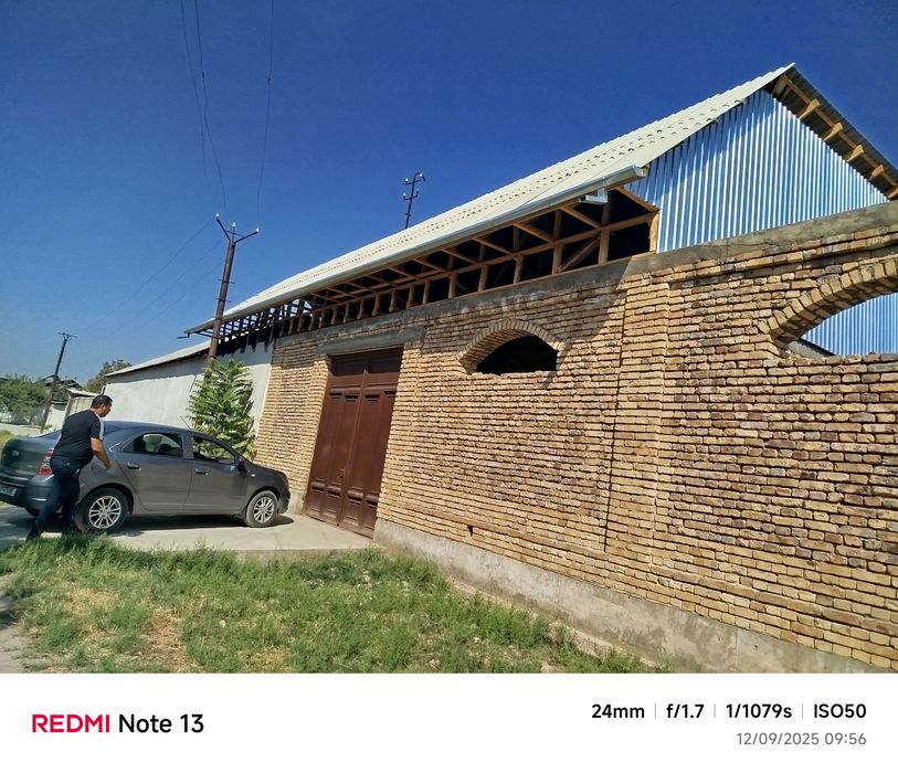 5 sotixli 5 ta xona plus oshxona sotiladi.