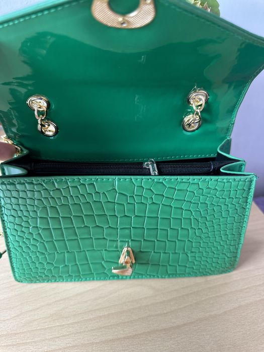 Зелена кожена чанта - Чисто нова