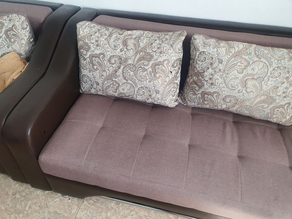 Продам два комплекта диванов
