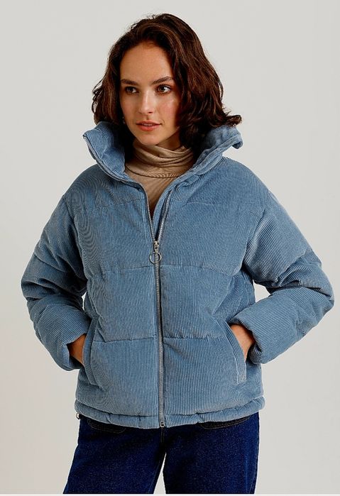 Покупала куртку на осень и весну,носила 1 раз. Абсолютно новая