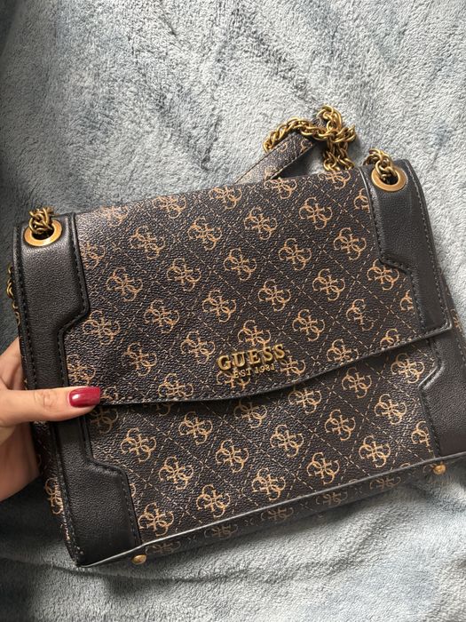 Чанта Guess.