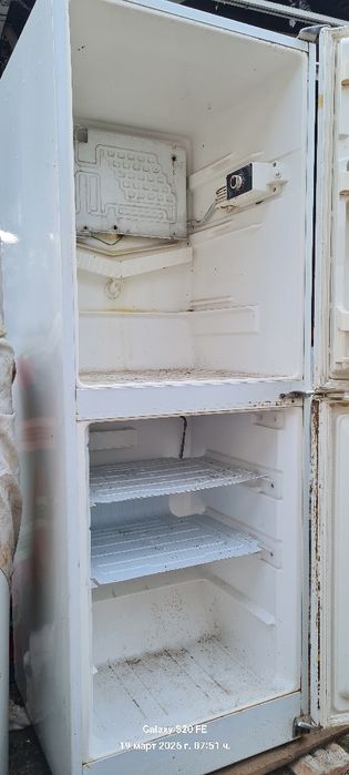 Продавам хладилник работещ