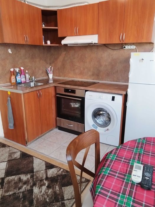 Дава се под наем Двустаен апартамент в Варна, Цветен квартал - 40 кв.м за 306 € - Снимка #2