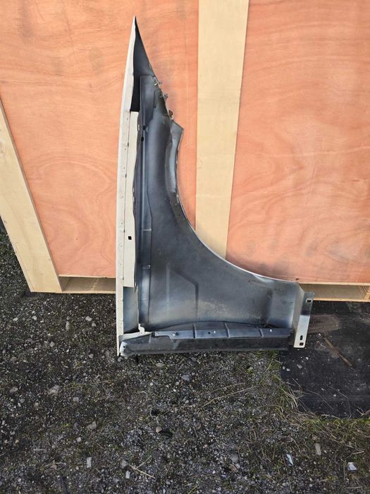 Продаваме ляв калник за Mercedes CLS 6.3 AMG W218