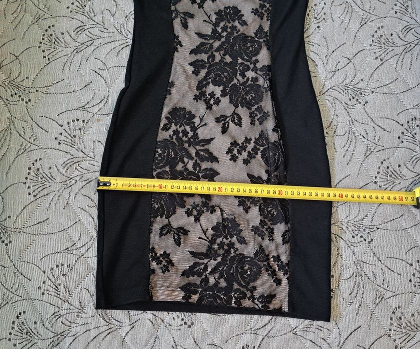 Дамска рокля, памучна материя с дантела в предната част, размер "S".