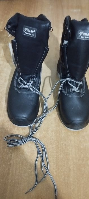 Продам ботинки усиленные.