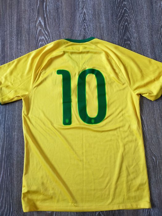 Футбольная форма из Бразилий 2014 года