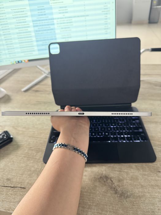 iPad Air 13-inch M3 + Keyboard