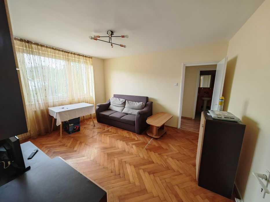 Închiriez apartament 3 camere zona liceului Ghibu