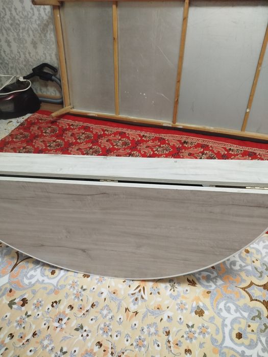 Продам стол и штор