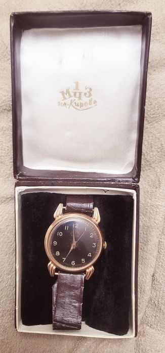 Продаются золотые антикварные часы "Москва"