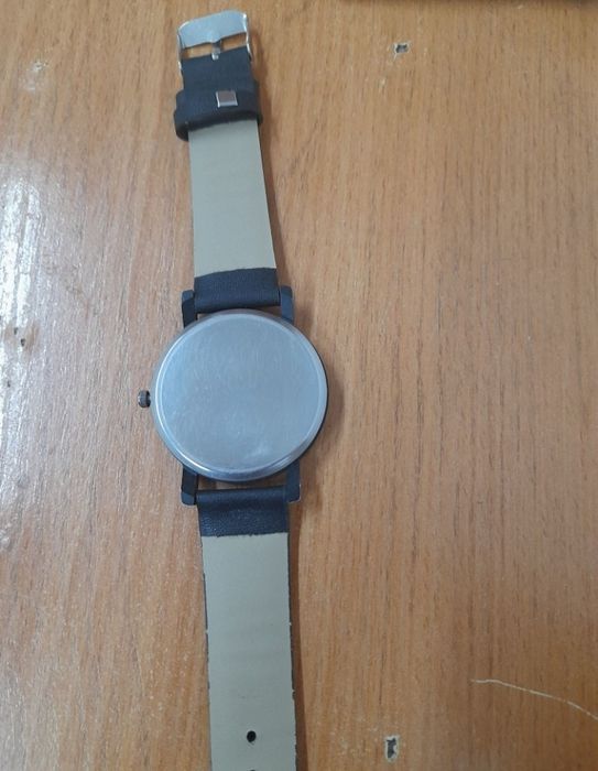 Наручные часы в стиле минимализм