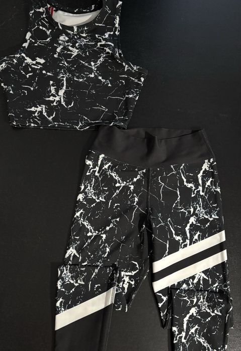 Отлаю одежду даром