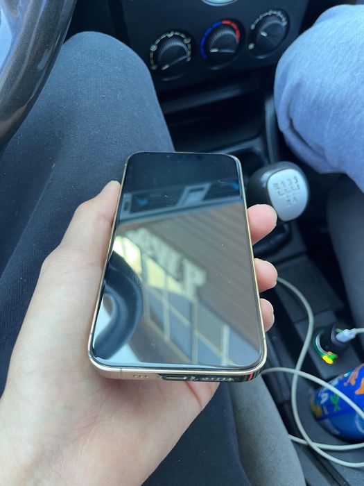 Продаю айфон 13про