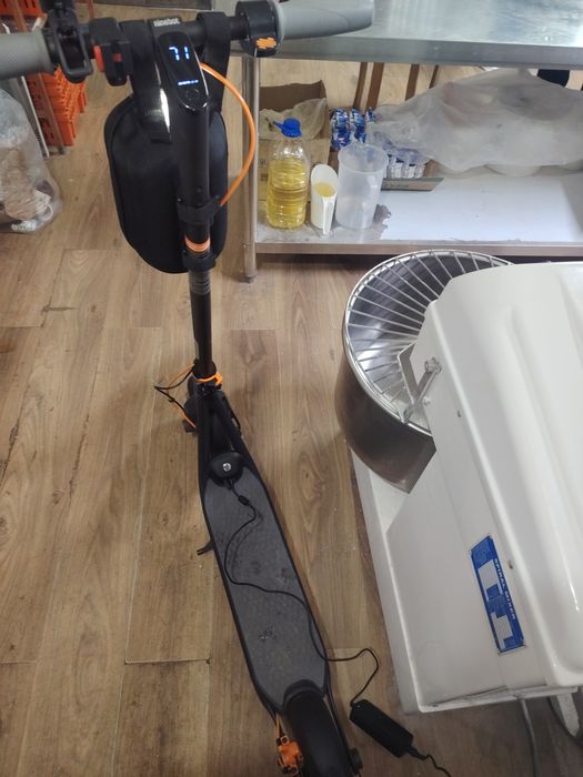 Продам электросамокат ориг.