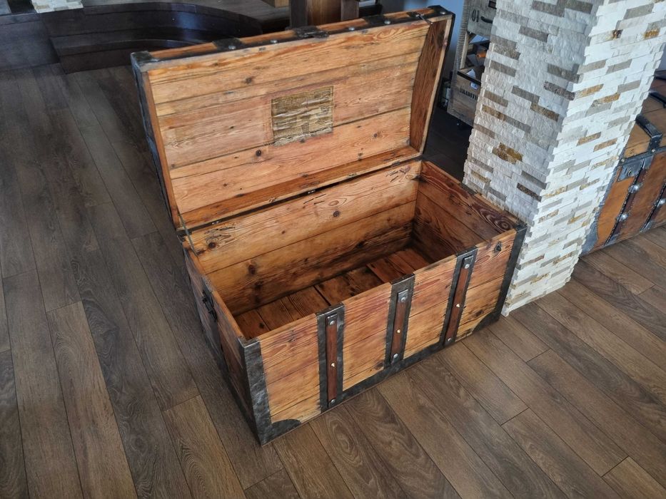 Стар сандък/ракла/скрин/ два броя