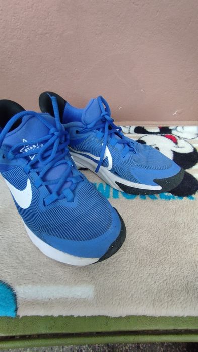 Маратонки Nike, Adidas