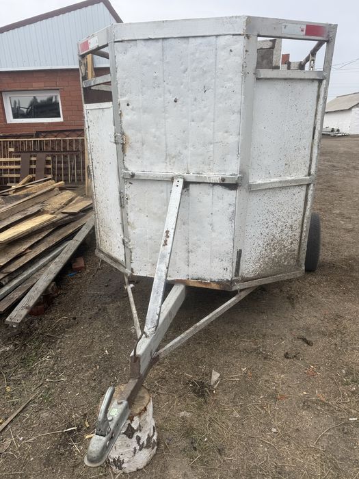Продам прицеп коневозка.