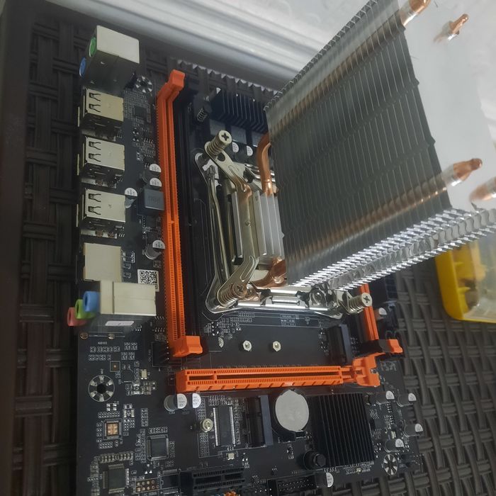 Xeon E5-2670 v3 Материнская плата